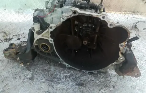 Hyundai Elantra Manual 5 speed gearbox 832358