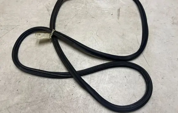 Toyota Corolla Verso AR10 Trunk rubber seal (body)