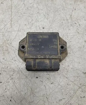 Volkswagen PASSAT B3 Ignition amplifier control unit 211905351E