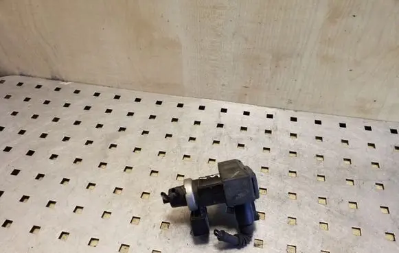 Volkswagen PASSAT B5.5 Vacuum valve 8E0906628 72290333