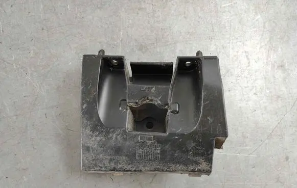Volvo XC60 Fender mounting bracket 32216697 31420624