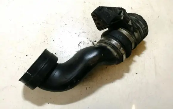 Mercedes-Benz C W203 Intercooler hose/pipe 2710901437