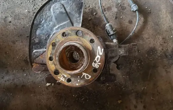 Opel Zafira B Front wheel hub