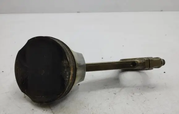 Maserati Quattroporte Piston with connecting rod