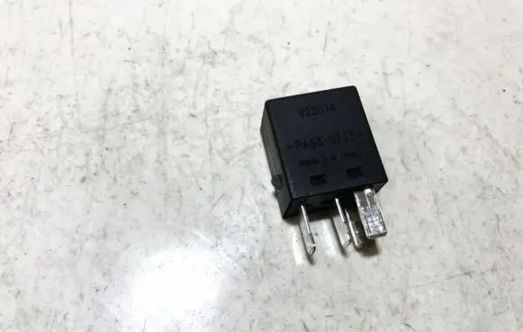 Mitsubishi Carisma Other relay mb9533821