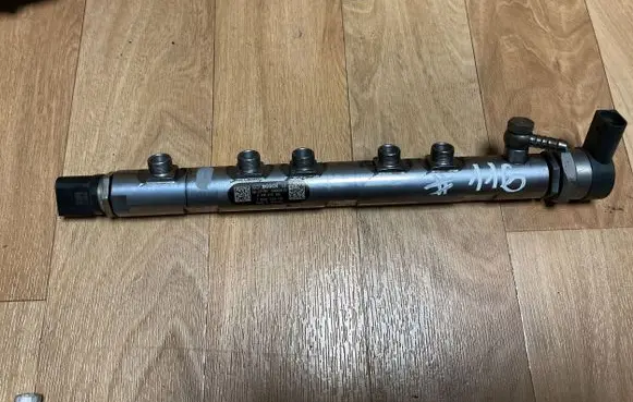 BMW 5 E60 E61 Fuel main line pipe 7809129 090599L5 0445214184