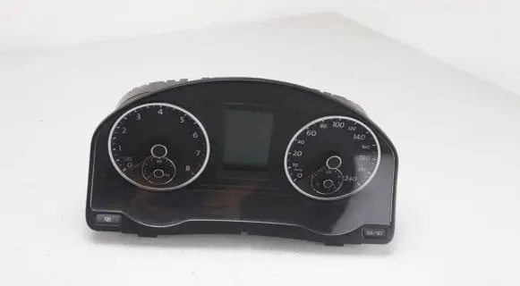 Volkswagen Tiguan Speedometer (instrument cluster) 5N0920872