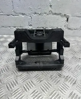 Cup holder front