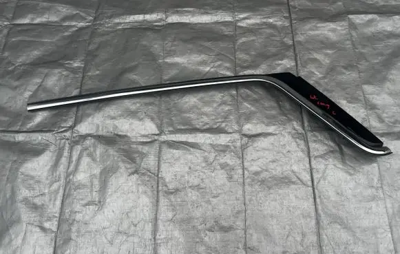 Jeep Grand Cherokee WL Front door glass trim molding 