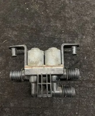 BMW 5 E39 Coolant heater control valve 6906652 020522