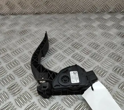 Porsche Macan (95B) Accelerator throttle pedal 8K1723523A