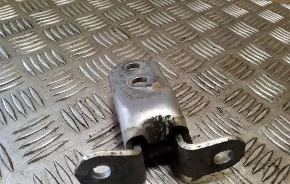 Toyota RAV 4 (XA20) Front door upper hinge