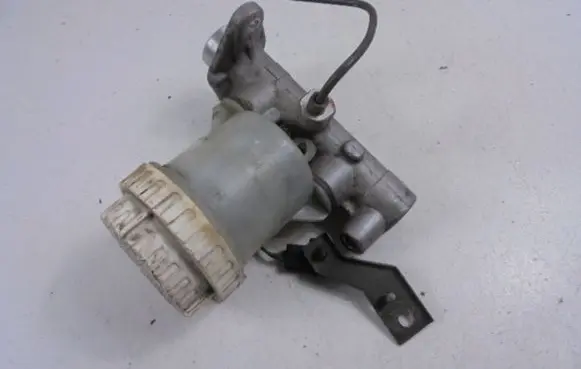 Mitsubishi Pajero Master brake cylinder