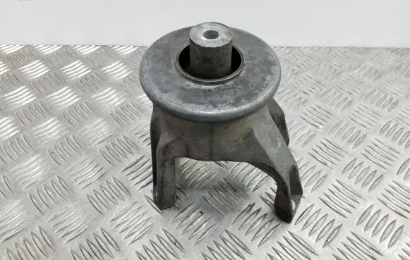 Volkswagen Transporter - Caravelle T5 Engine mount bracket 7H0199849AT