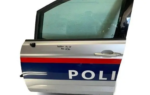 Volkswagen Touran III Front door 