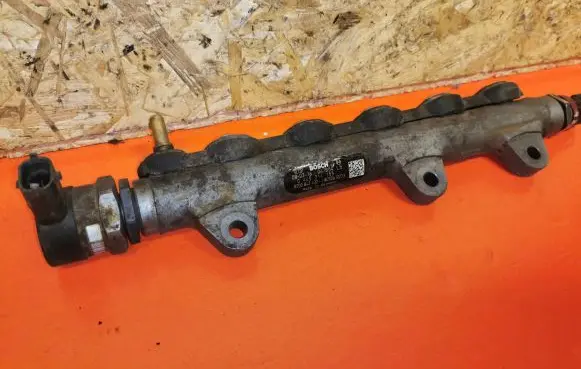 Opel Zafira B Fuel main line pipe 8200842432 047854L5 0445214155
