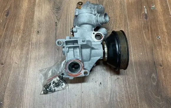 Mercedes-Benz SL R129 Water pump R1042030274 1042300015 1042030274