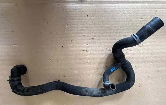 Engine coolant pipe/hose