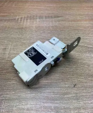 Toyota Prius (XW20) Door central lock control unit/module 8999247020 626467000