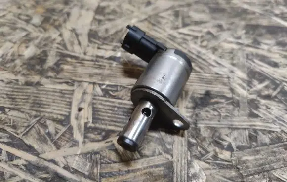 Jaguar XJL Camshaft vanos timing valve 8W936D255AA