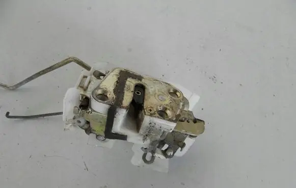 Mazda 323 F Front door lock 