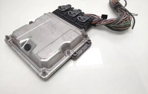 Opel Vivaro Engine control unit/module 8200118526 8200051608 0281010632