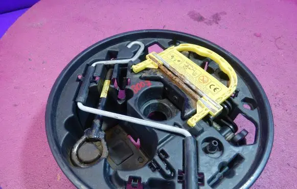 Renault Clio II Tool set 