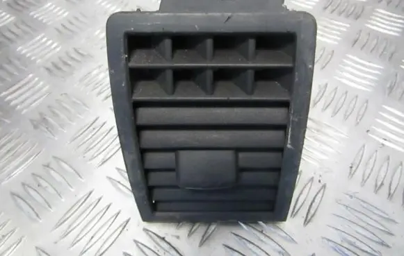 Volkswagen Touareg I Dash center air vent grill 7l6819704d