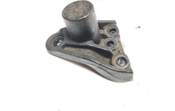 KIA Sorento Engine mounting bracket