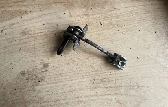 Opel Meriva A Rear door check strap stopper