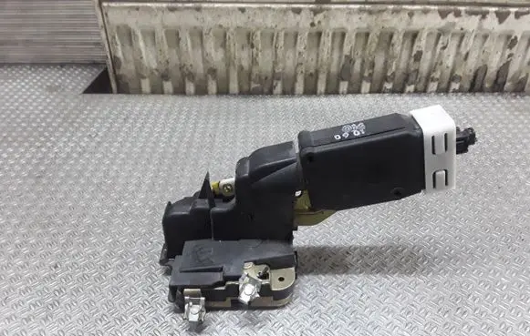 Mitsubishi Space Star Front door lock