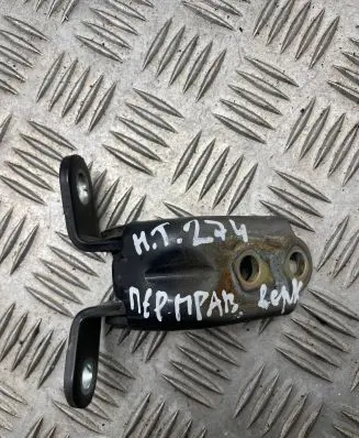 Hyundai Tucson JM Front door upper hinge