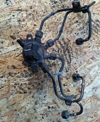Ford Focus Fuel distributor R9144Z020C