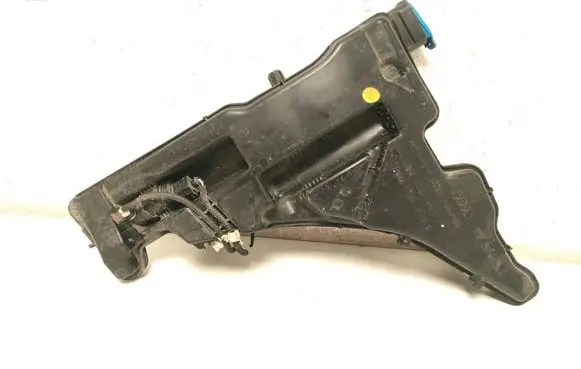 Audi A4 S4 B9 Windshield washer fluid reservoir/tank 8W0955451J