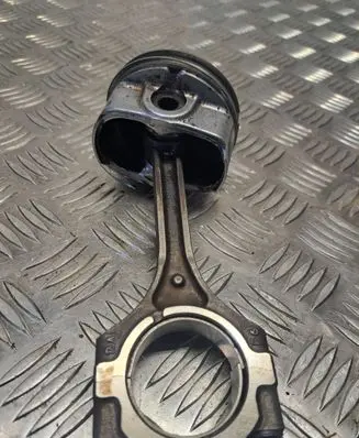 Hyundai Veloster Piston with connecting rod 71CB0911