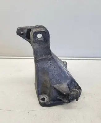 BMW 1 E81 E87 Engine mounting bracket 6781916