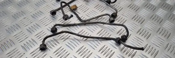 Audi 100 S4 C4 Fuel injector supply line/pipe 