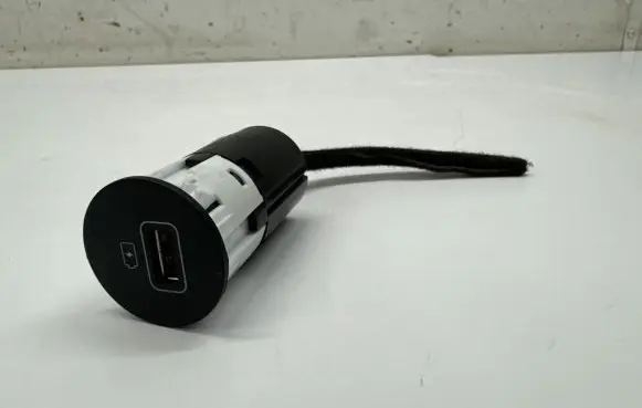 Hyundai Bayon USB socket connector 96125Q8500