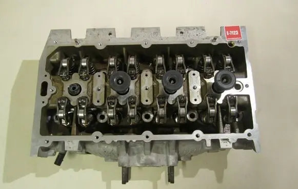 Volkswagen Jetta VI Engine head 04E103404H