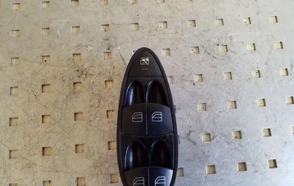 Mercedes-Benz E W211 Electric window control switch A2118210058