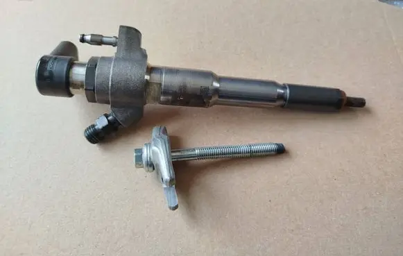 Renault Master III Fuel injector HMLGT5164R 166000372R