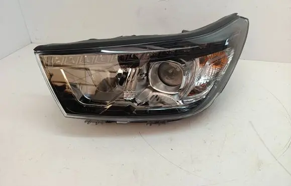 SsangYong Tivoli Headlight/headlamp 8310135200