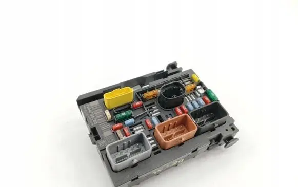 Peugeot 308 Fuse module 9664706280