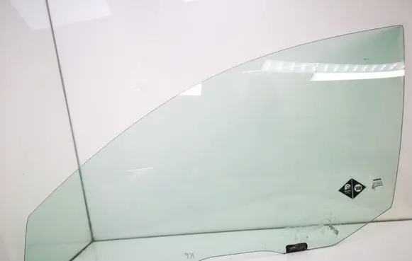Nissan Primera Front door window glass four-door