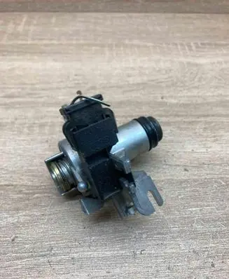 Audi A6 S6 C6 4F Tailgate exterior lock 8E0827573