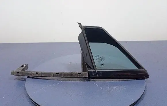 Ford Mondeo MK I Front door vent window glass four-door DS73F21401AJ