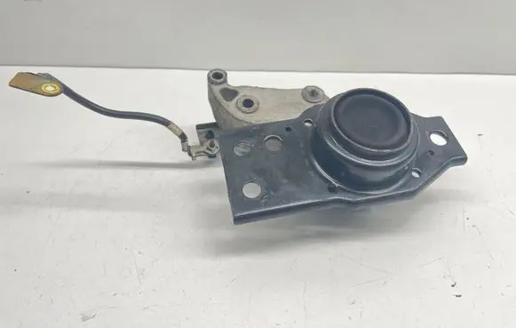 Nissan X-Trail T31 Engine mount bracket F6226140 4DC10