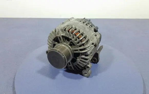 Volkswagen Golf Plus Generator/alternator 06F903023C
