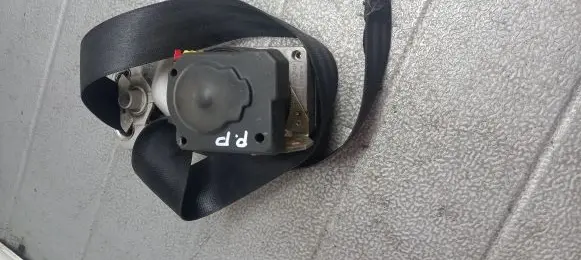 Volkswagen Golf III Front seatbelt