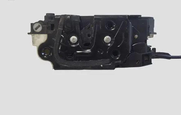 Volkswagen Amarok Rear door lock 5N0839015D